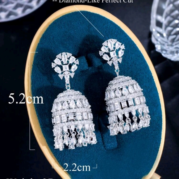 1pair Exquisite Cubic Zirconia Statement Chandelier Earrings For Women - Picture 2 of 3